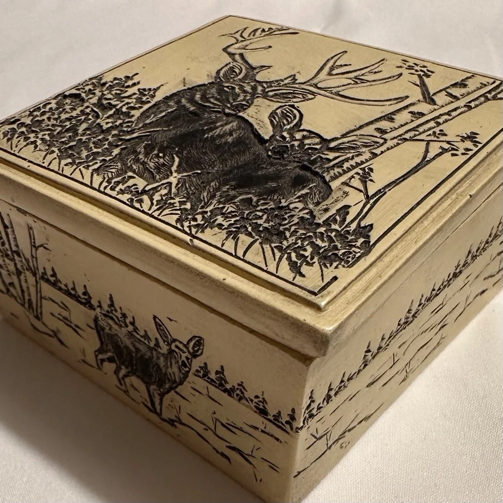 Trinket box with a doe and her baby